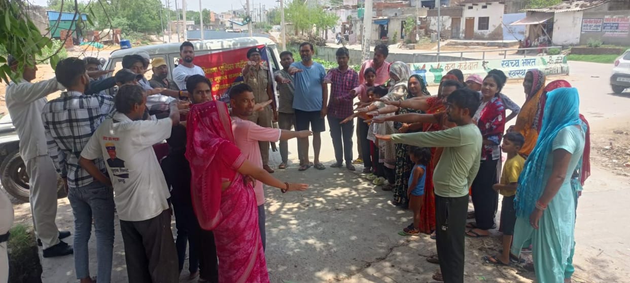 Adverse effects of substance abuse explained through street-corner meetings.