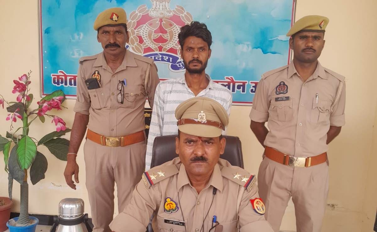 फोटो - 15 पुलिस हिरासत में गिरफ्तार आरोपी इलियास।