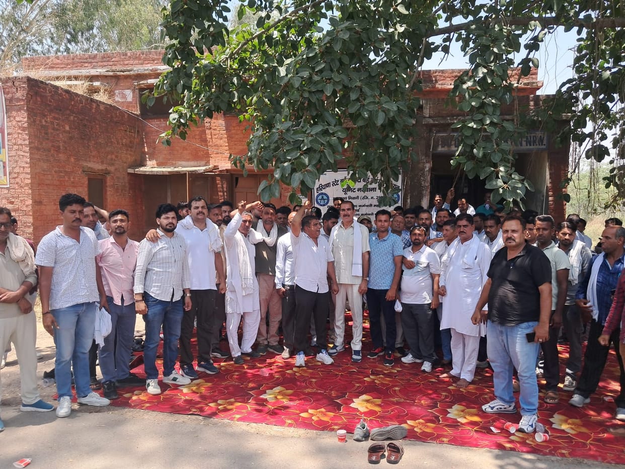 HSEB Workers Union staged a protest in front of the Narwana workers' office.
