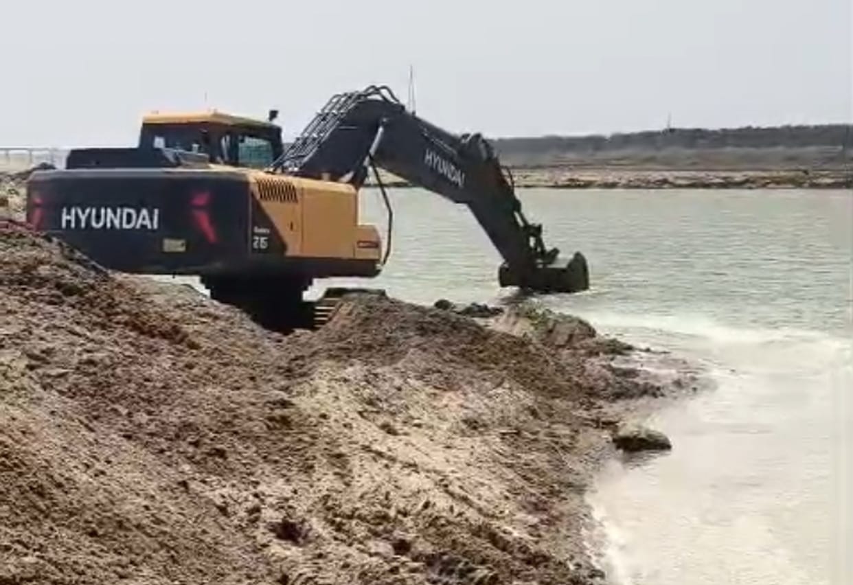 Video of Mourang mining from the Yamuna goes viral; probe launched at Oti mine.