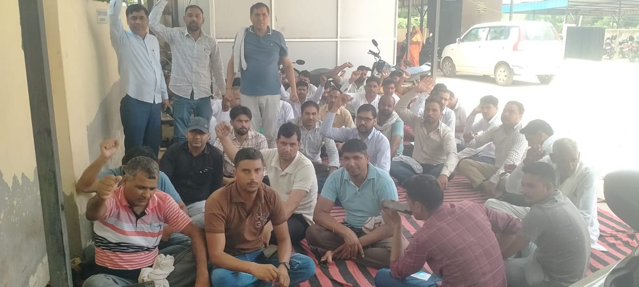 Electricity employees intensify protests; warn of agitation over pending demands.