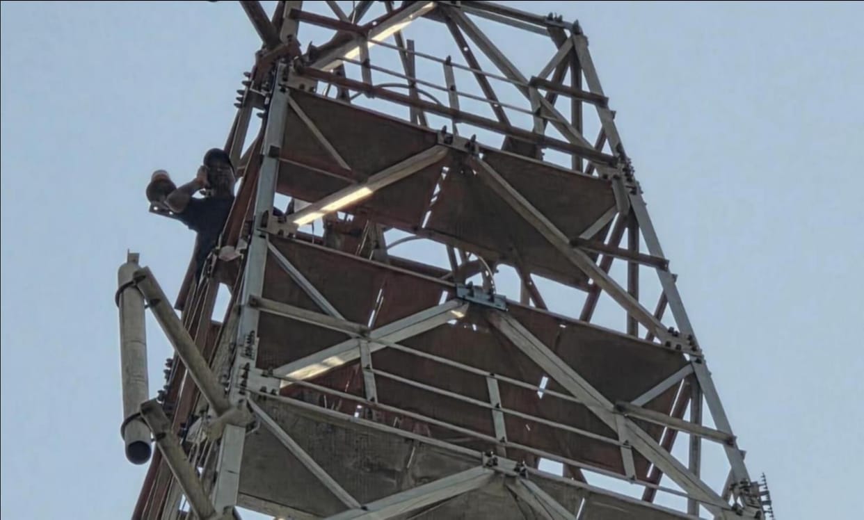 A young man climbed a tower demanding marriage with a mother of four children.