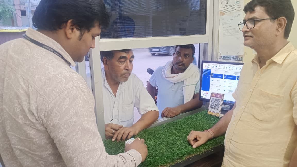 Nodal officer inspected the arrangements at the Jan Aushadhi Kendra.