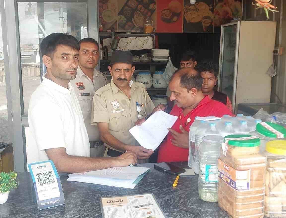 Municipal Corporation cracks down on city coaching centers and hotels; notices issued.