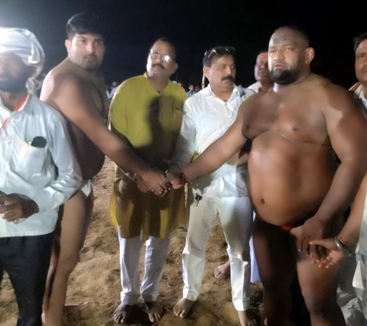 Bharat Kesari Rameshwar Pehlwan won the All India Wrestling Dangal, defeating Sumit Pehlwan from Delhi, over 100 wrestling matches were fought.