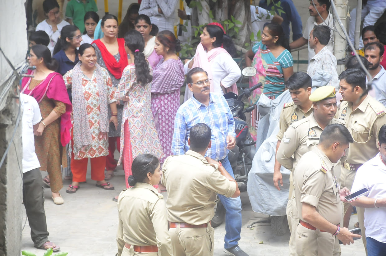 The family was stunned when Girdhar returned home alive the day after his *Tehravin* (thirteenth-day funeral ritual).