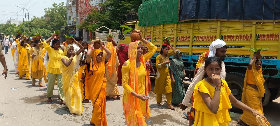 Kalash Yatra taken out for the consecration of the idol.