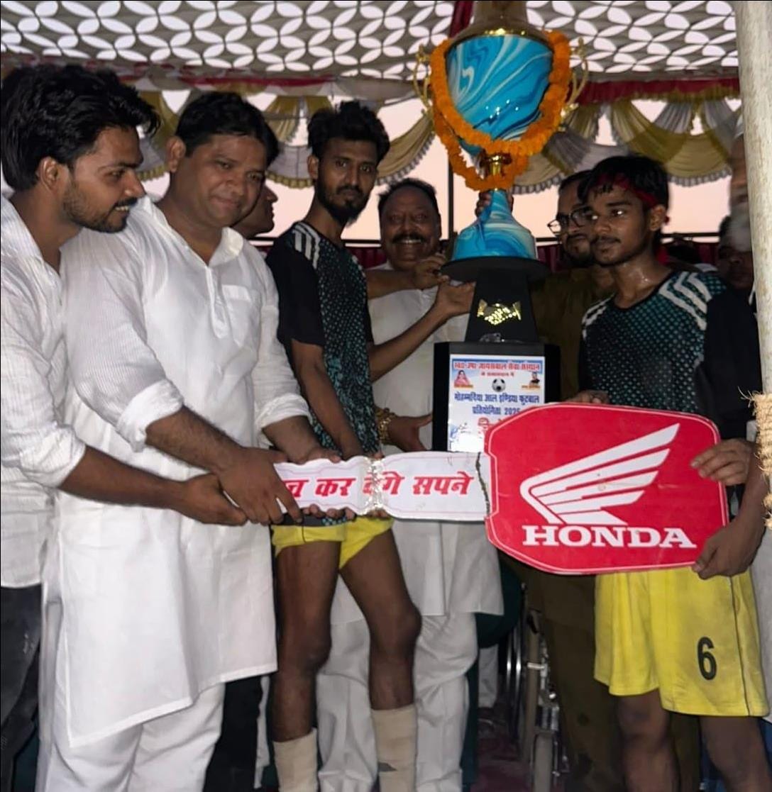 Kopaganj Sporting Club won the All India Football title by defeating Ballia.
