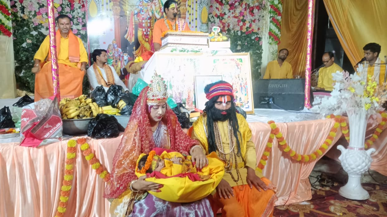The story of Shri Krishna's birth was narrated during the Bhagwat Katha.