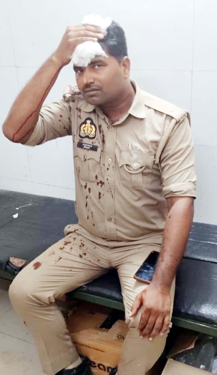 In Khutar, a dhaba owner and his associate launched a life-threatening attack on police constables.