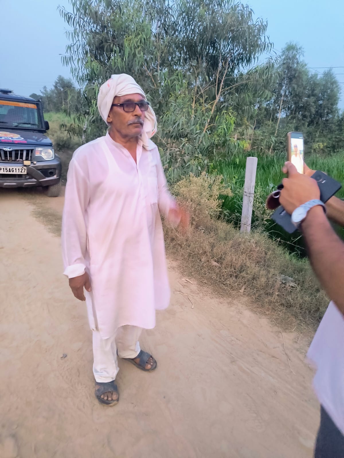 Farmer robbed of cash and mobile at gunpoint in broad daylight.