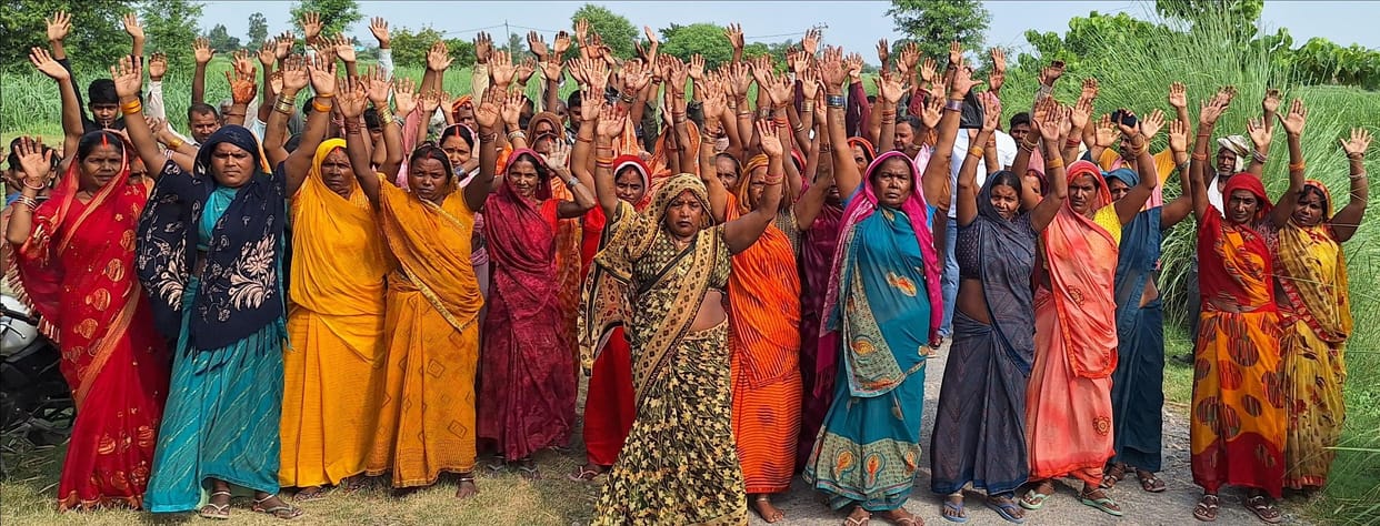 Women protested against the new liquor shop.