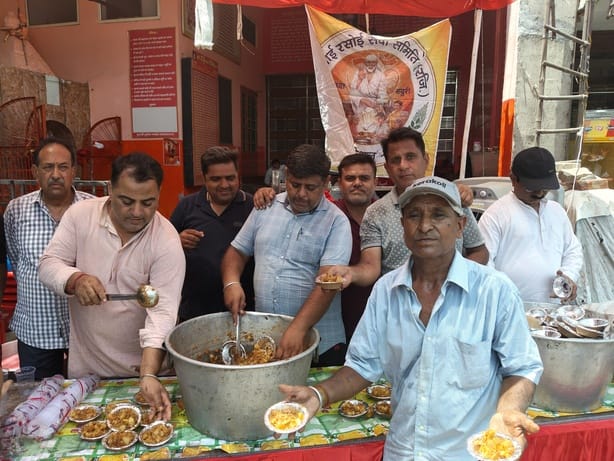 Shri Sai Rasoi Seva Samiti distributed potato *prasad*.