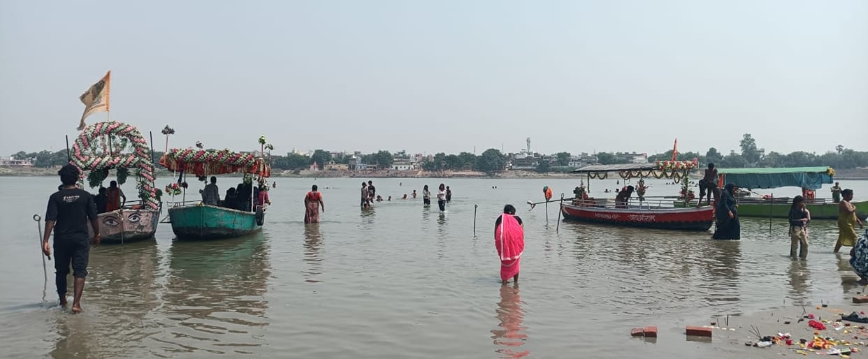 Devotees took a dip in the Saryu on Nirjala Ekadashi.