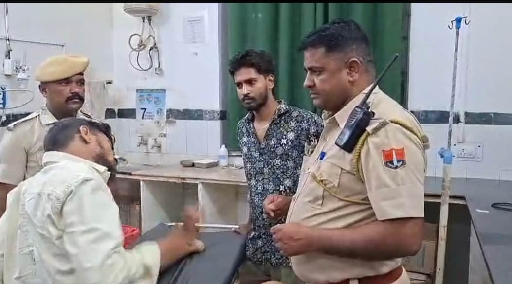 अस्पताल में भर्ती घायल युवक