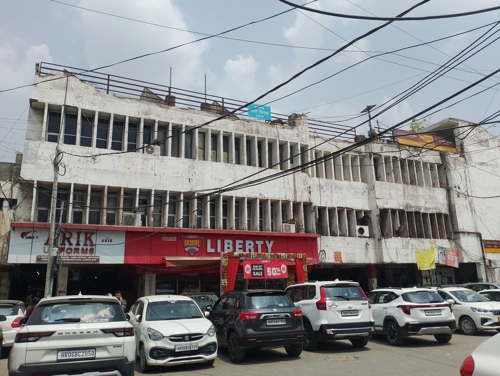 पालिका बाजार स्थित नगर निगम कार्यालय। संवाद