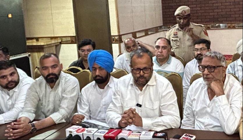 प्रेसवार्ता में जानकारी देते सांसद वरुण व विधायक निर्मल सिंह। संवाद