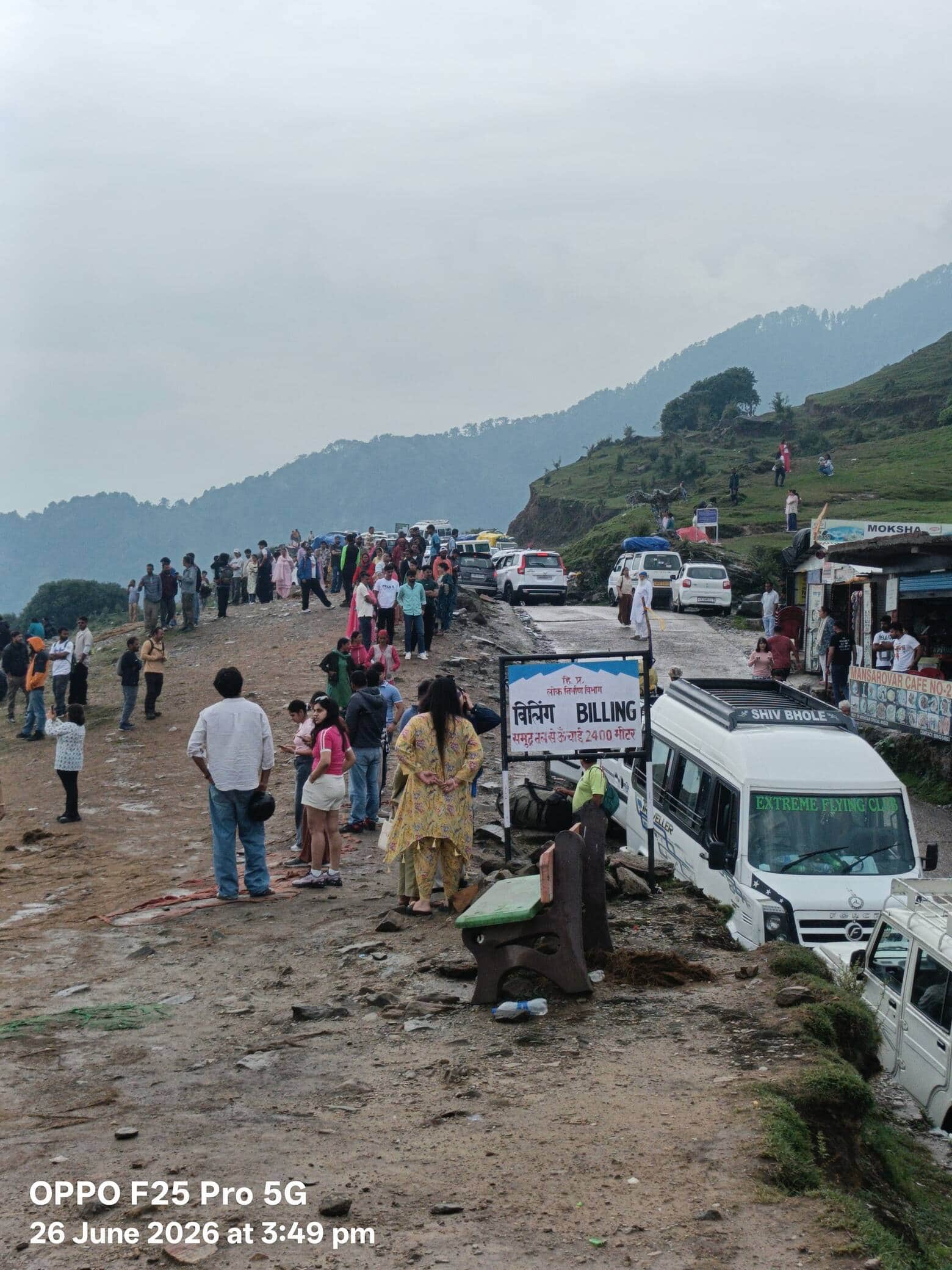 पर्यटन और पैराग्लाइडिंग स्थल बीड़-बिलिंग में उमड़ी सैलानियों की भीड़। -संवाद