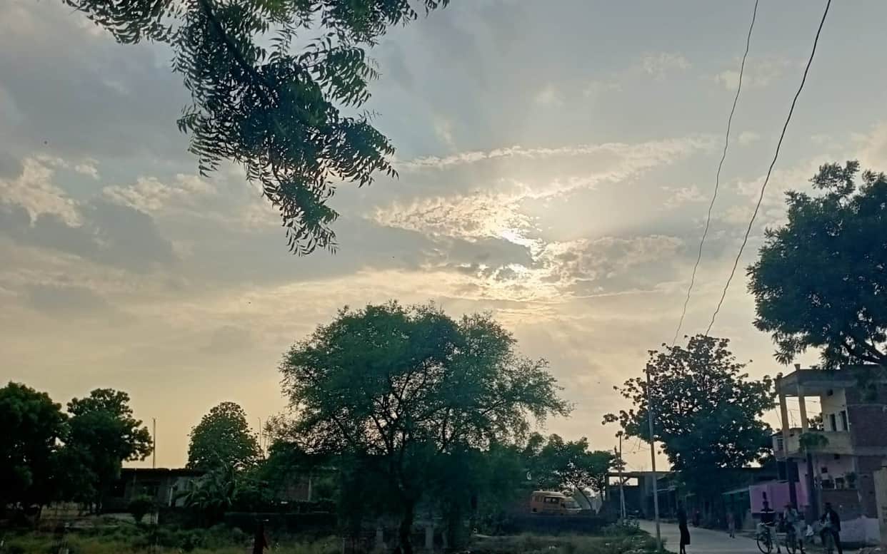 Temperature reaches 43 degrees, humidity makes people miserable, still waiting for monsoon