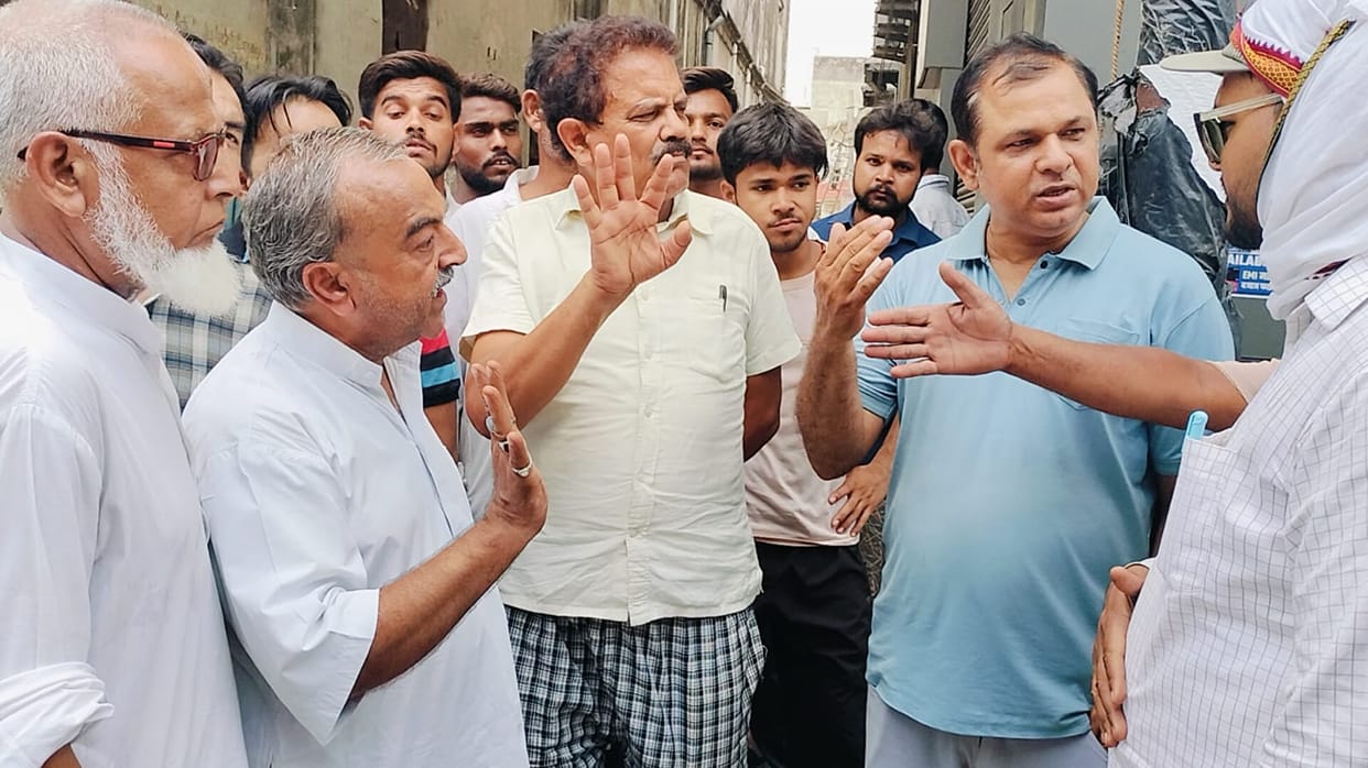 People went without electricity all night after a supply line burnt out... heated arguments ensued with electricity department staff.