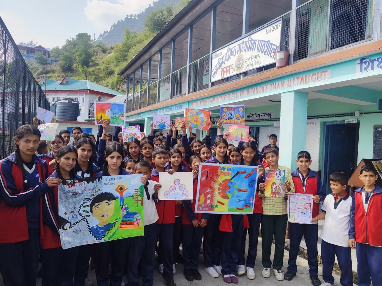 Students of Tunan School pledged to make the country drug-free