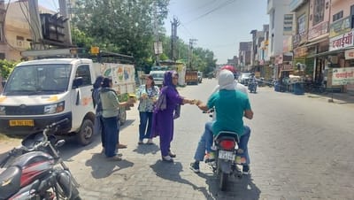 Message given to pedestrians to avoid single use plastic