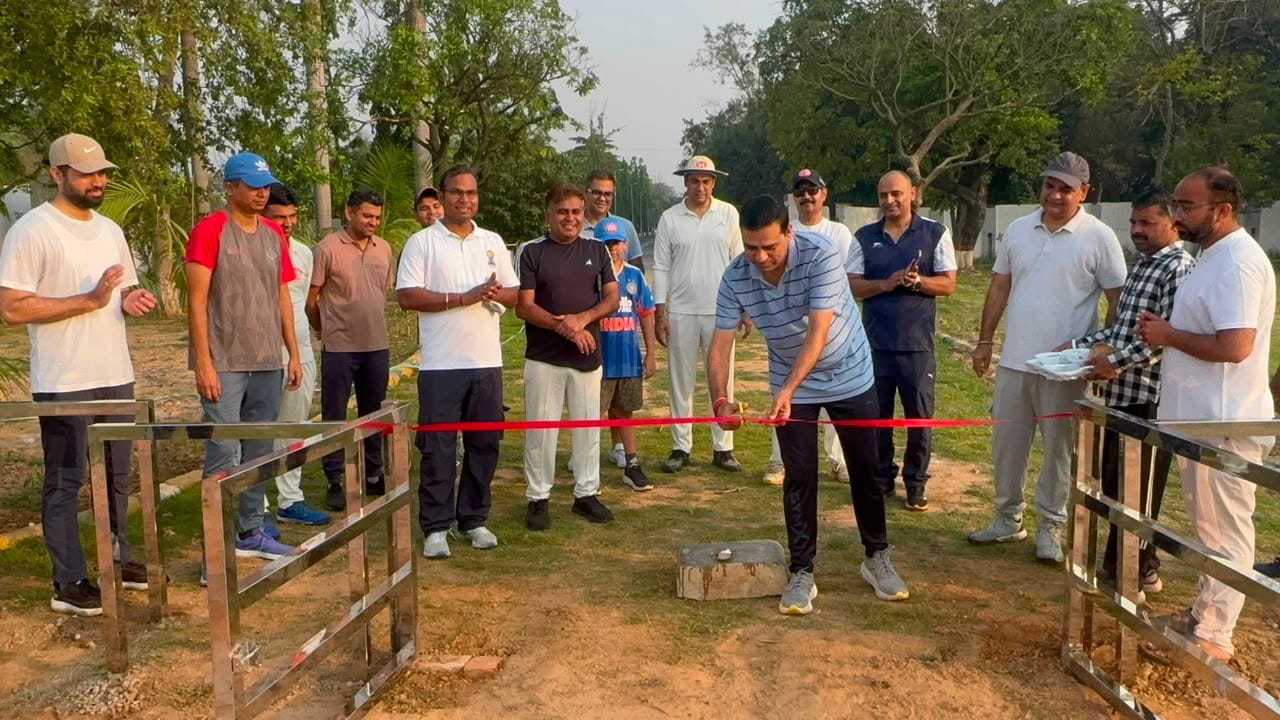 अंबाला छावनी के रेल विहार में नवनिर्मित तरंग रेलवे स्टेडियम का उद्घाटन करते डीआरएम। रेलवे
