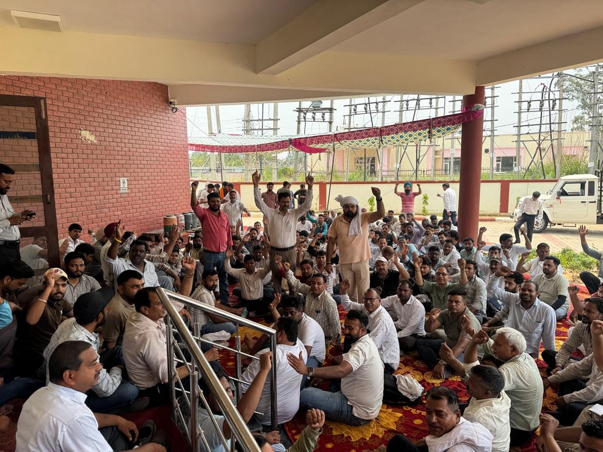 Employees rally against privatization; to lay siege to minister's residence on July 2.