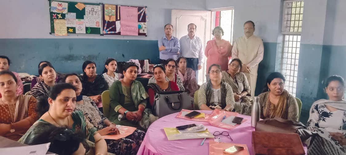 बराड़ा के डीएवी स्कूल में आयोजित कार्यशाला में मौजूद शिक्षक। प्रवक्ता