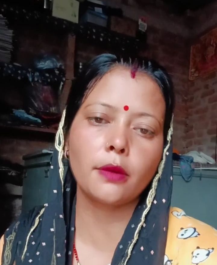 फोटो - 02 वीडियो वायरल कर आरोप लगाने वाली महिला साधना। सोशल मीडिया