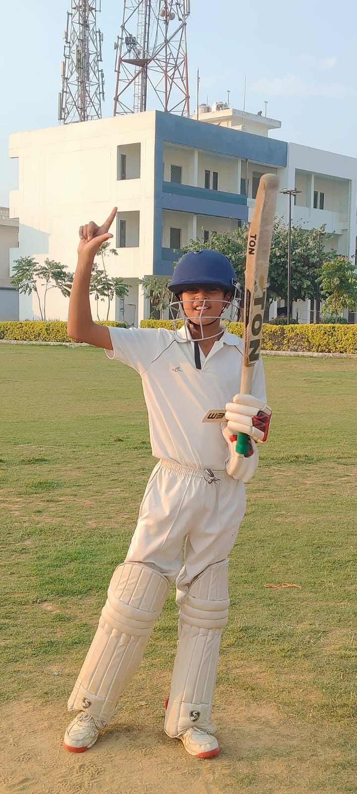 Jayesh smashed 37 runs in two overs.