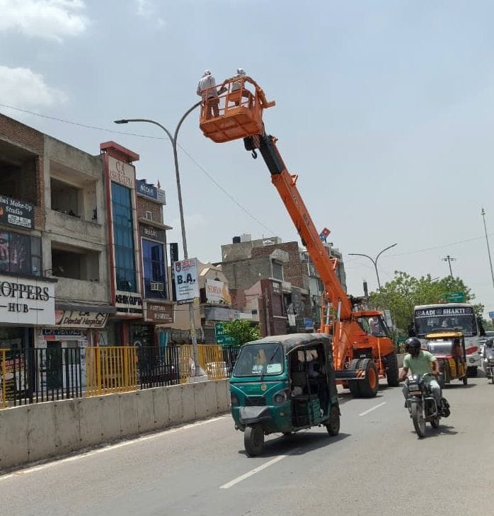 Now the city roads will be illuminated, faulty streetlights are being replaced.