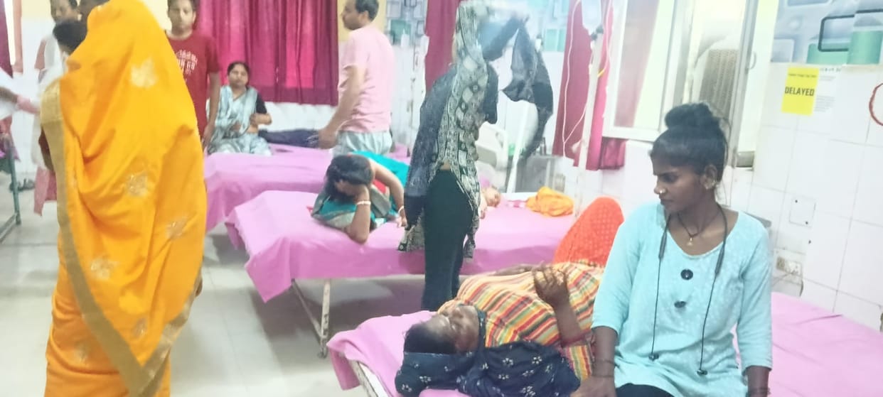 Five people, including a child, die as breathing becomes labored due to intense heat and humidity.