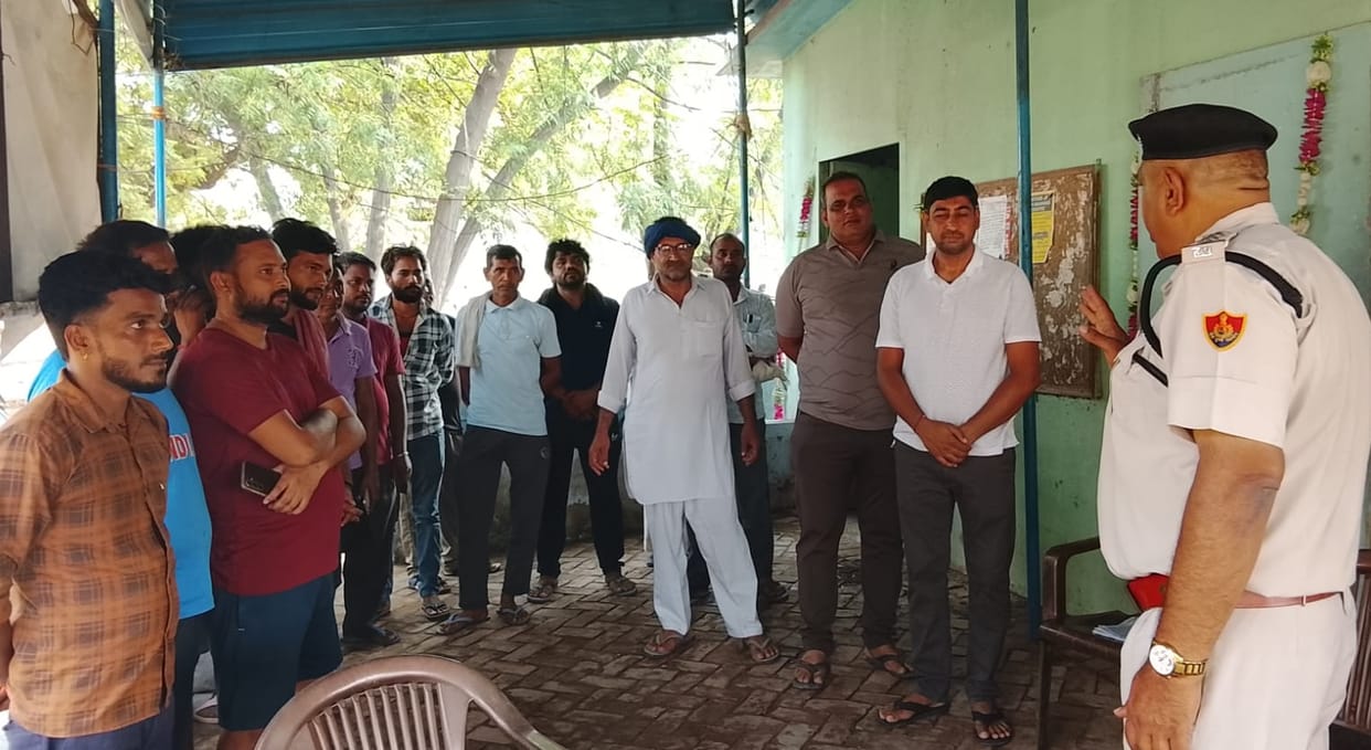 Conveyed the message of adhering to traffic rules and staying free from substance abuse.