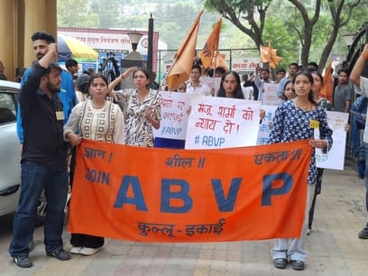 ABVP demands inquiry into the death of a woman following childbirth.