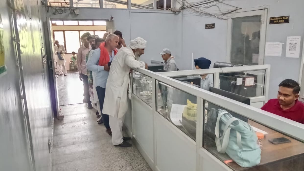 Queues formed at the CRID office upon seeing the date-of-birth verification message