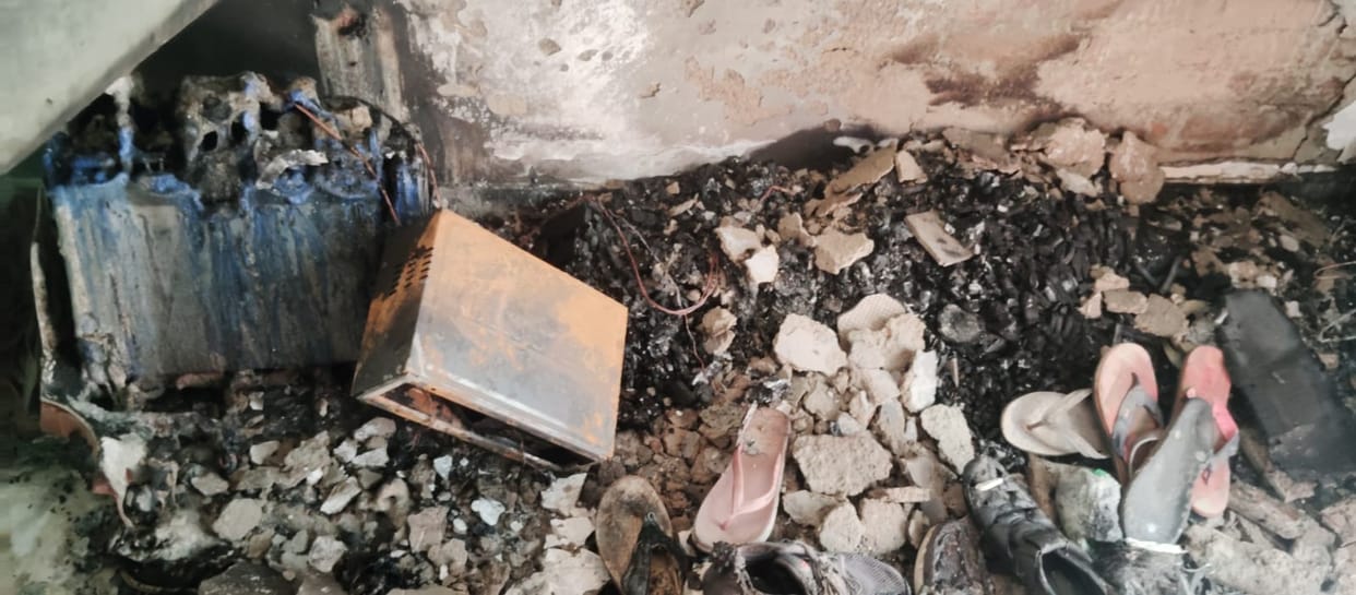 Fire breaks out in house due to short circuit... belongings gutted, family has a narrow escape.