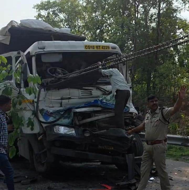 Fatal crash near Bhalumod, Katghora: Two speeding trailers collided head-on