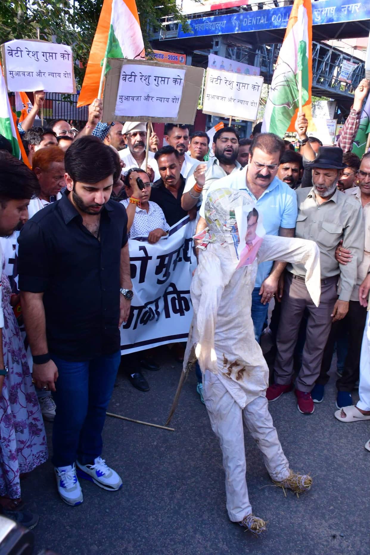 Jaipur: Congress Protests Seeking Justice for Reshu Gupta, Burns CM Effigy, Gives Government 24-Hour Ultimatum