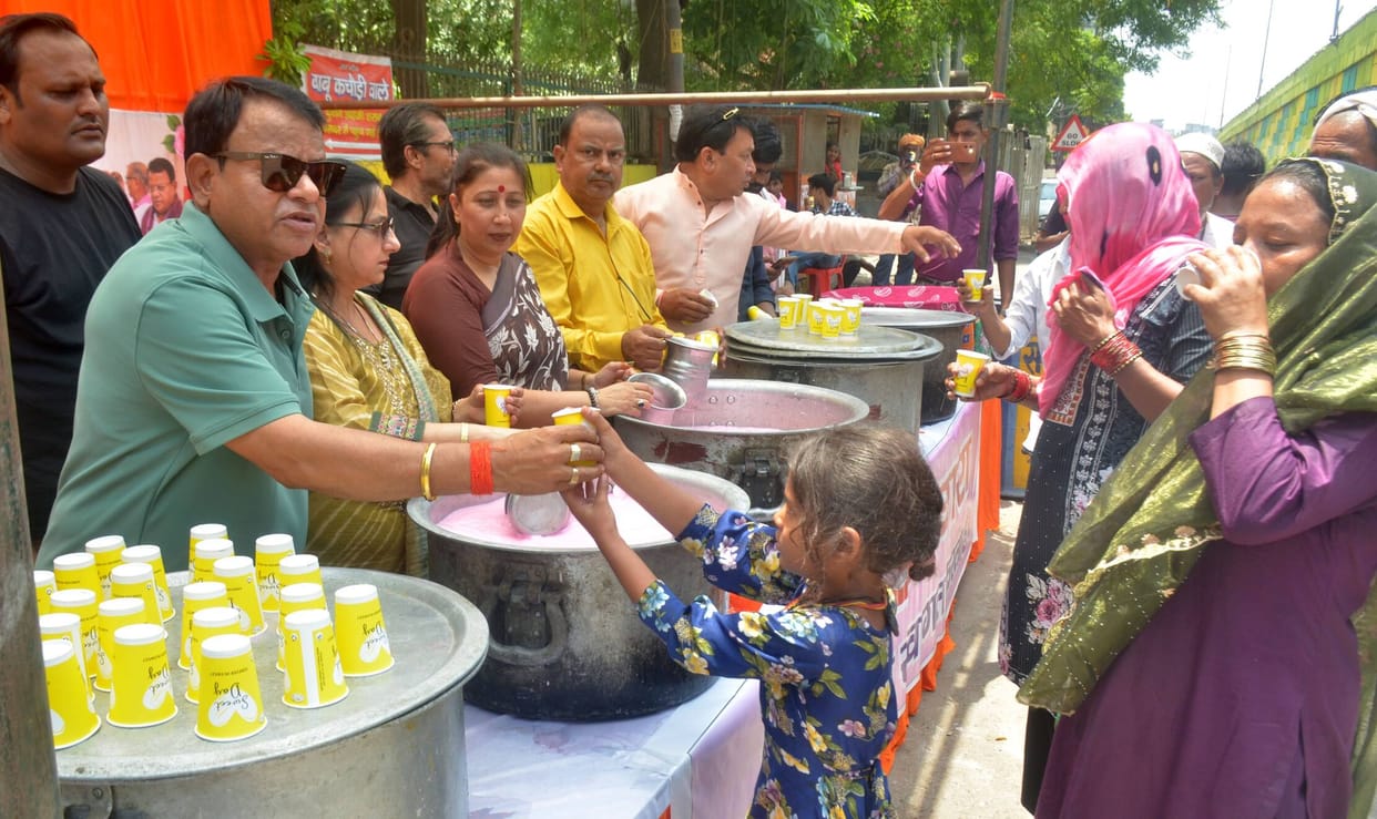 Seva Agra distributed milk roses on its foundation day.