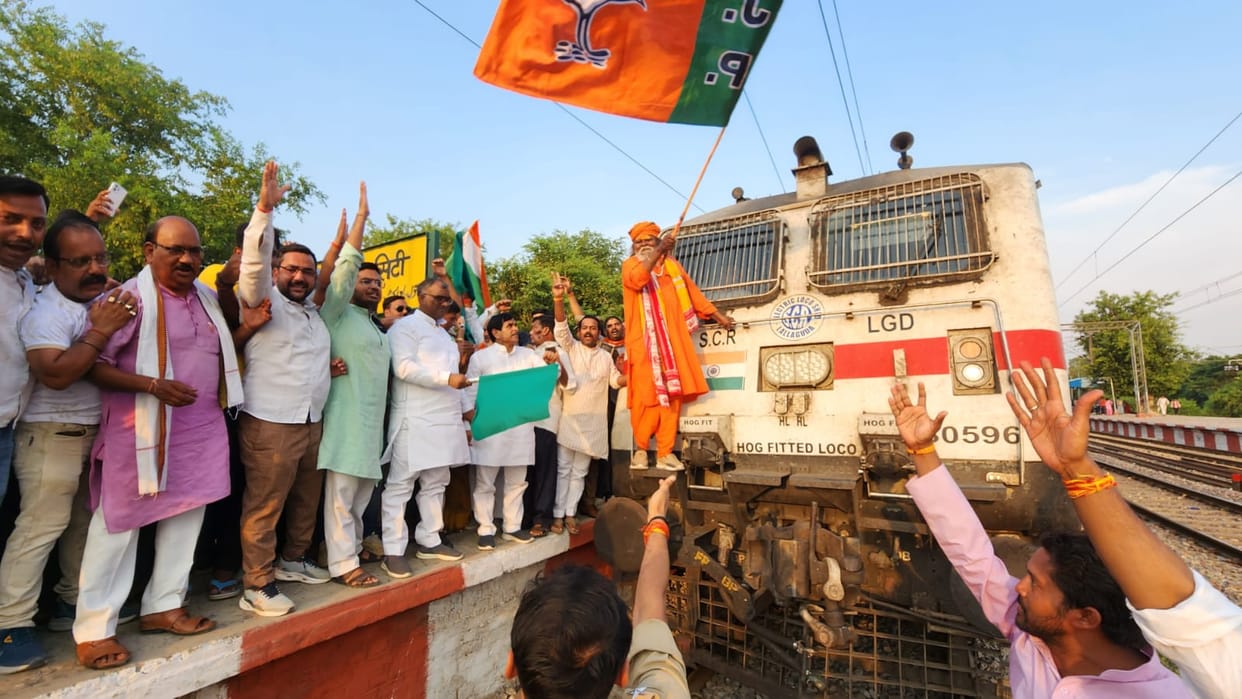 Patna-Kota Express stops at Jaunpur City Station