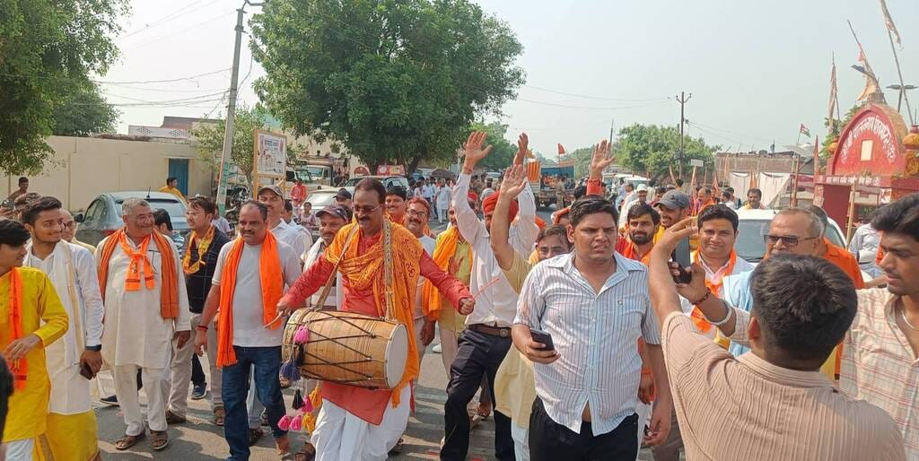A grand procession was taken out on the occasion of Pran-Pratishtha.