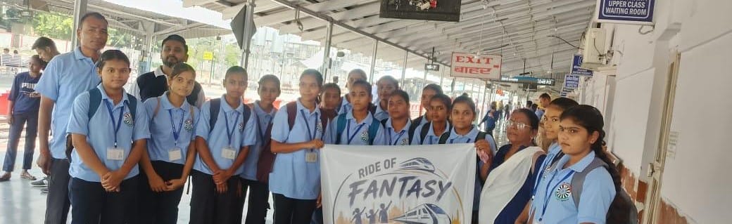 30 students undertook an educational trip to Lucknow via Vande Bharat.