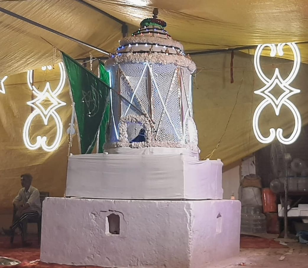 Players from the Tajia Akharas performed their stunts on the occasion of Yaim Eshura.