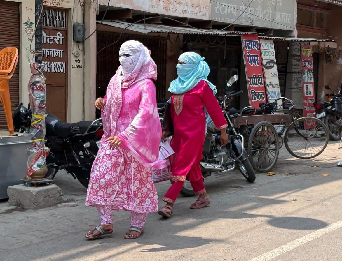 Drizzle in the morning, heat from the sun in the afternoon made people miserable