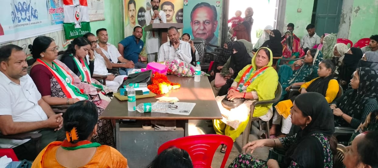 Congress to launch postcard campaign to push for the implementation of women's reservation.