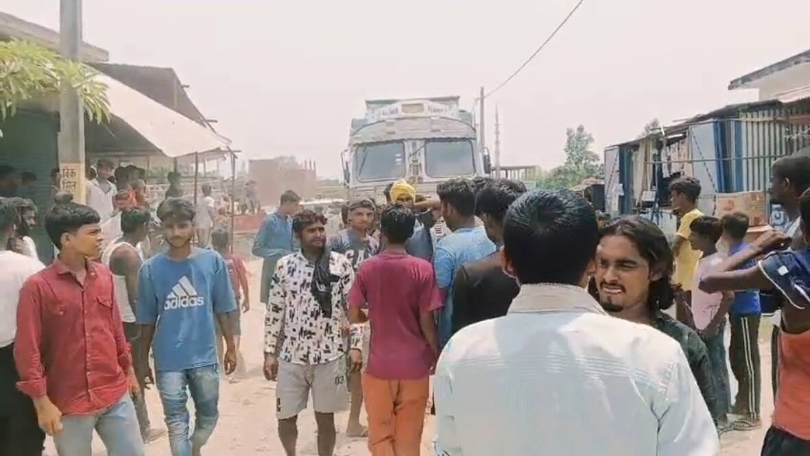 Villagers staged a road blockade in protest against overloaded sand trucks.