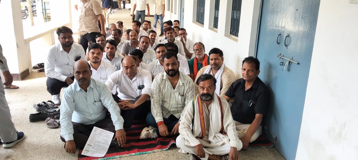 Advocates, document writers, and stamp vendors staged a protest.