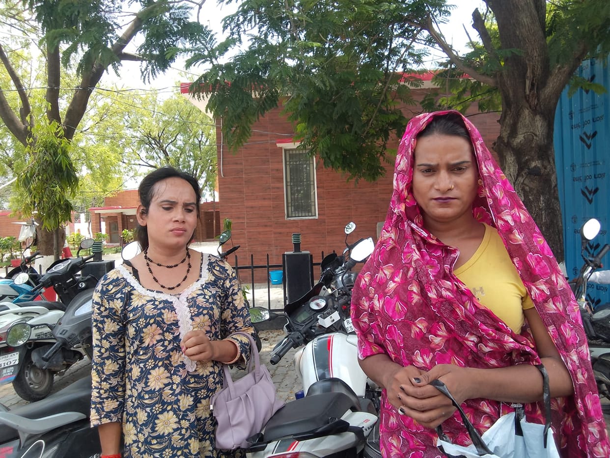 Transgender individuals robbed near DM and SP residences.
