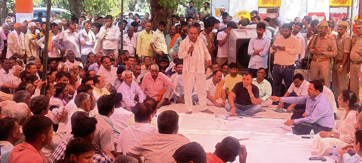 mainpuri news farmers meeting dm